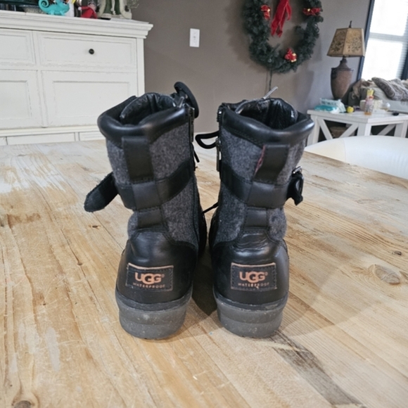 UGG Kesey Boots - Picture 4 of 10